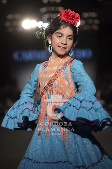 We love flamenco 2023. Desfile infantil. Moda Flamenca. Trajes de flamenca y complementos.