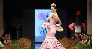 Isabel Vázquez. Pasarela Flamenca de Jerez 2023. Moda flamenca. Trajes de flamenca y complementos.