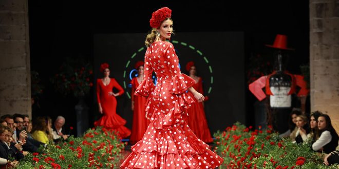Luisa Reyes. Pasarela Flamenca de Jerez 2023. Moda flamenca. Trajes de flamenca y complementos.