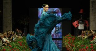 Alejandro Andana. Pasarela Flamenca de Jerez 2023. Moda flamenca. Trajes de flamenca y complementos.