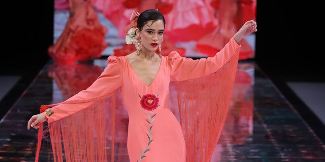 Simof 2024. Carmen Latorre. Moda flamenca. Trajes de Flamenca. Complementos de Flamenca