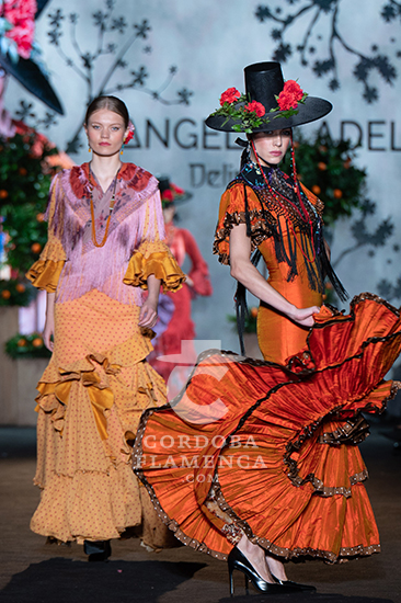 We love flamenco 2024. Ángela y Adela. Moda flamenca. Trajes de flamenca. Complementos de flamenca