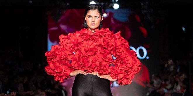 Johanna Calderón. We love flamenco 2024. Trajes de flamenca. Complementos de flamenca. Moda Flamenca.