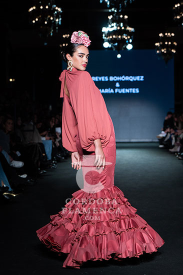 Reyes Bohórquez y María Fuentes. We love Flamenco 2024. Moda Flamenca. Certamen Jóvenes Diseñadores. Trajes de flamenca. Complementos de Flamenca.
