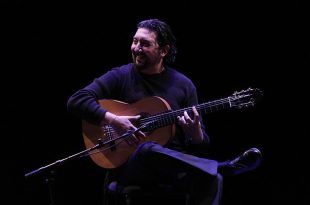Antonio Rey, en concierto en el Teatro Góngora. Foto: Festival de la Guitarra de Córdoba.