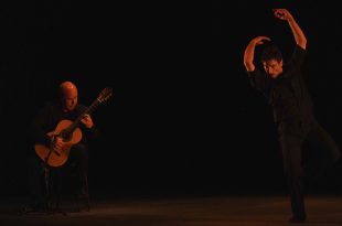 Miguel Trápaga y Valeriano Paños, en el espectáculo 'Danza para guitarra'. Foto: Festival de la Guitarra de Córdoba.