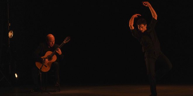 Miguel Trápaga y Valeriano Paños, en el espectáculo 'Danza para guitarra'. Foto: Festival de la Guitarra de Córdoba.