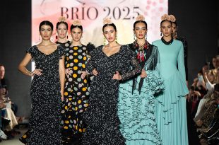 We love flamenco 2025. Mónica Méndez. Moda flamenca. Trajes de flamenca. Complementos de flamenca.