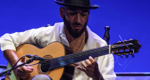 El guitarrista Rycardo Moreno